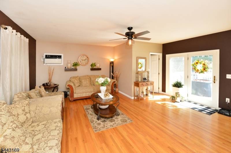 71 Ringwood Ave, Pompton Lakes Boro, NJ 07442
