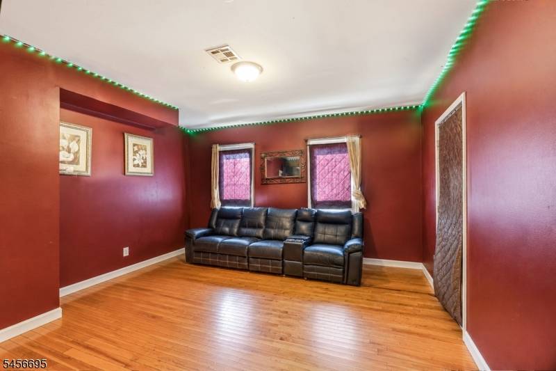 34 Hillman St, Paterson City, NJ 07522