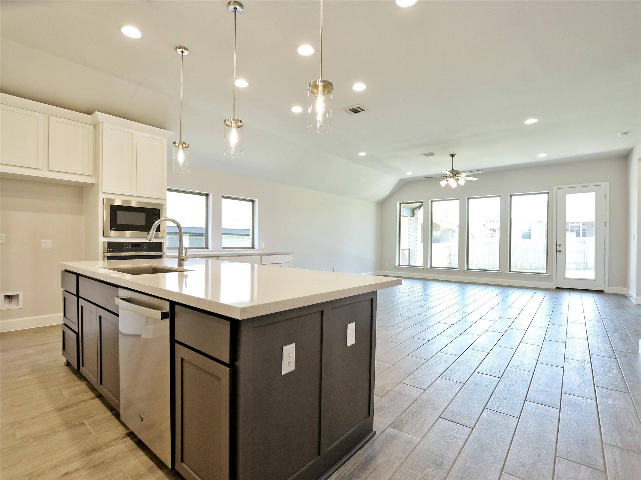 612 JEFFERSON DR, Kyle, TX 78640