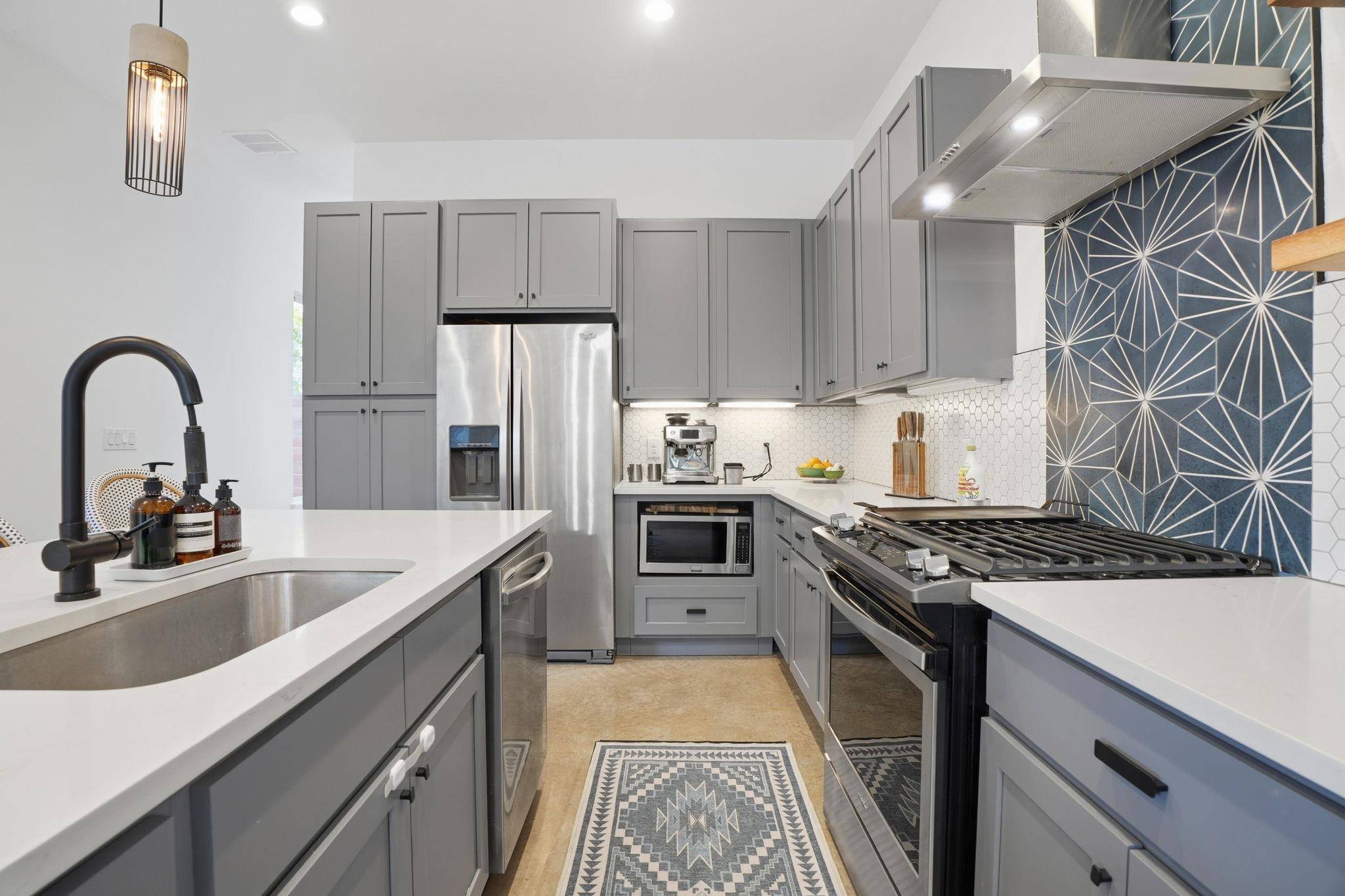 4609 Sara DR #B, Austin, TX 78721