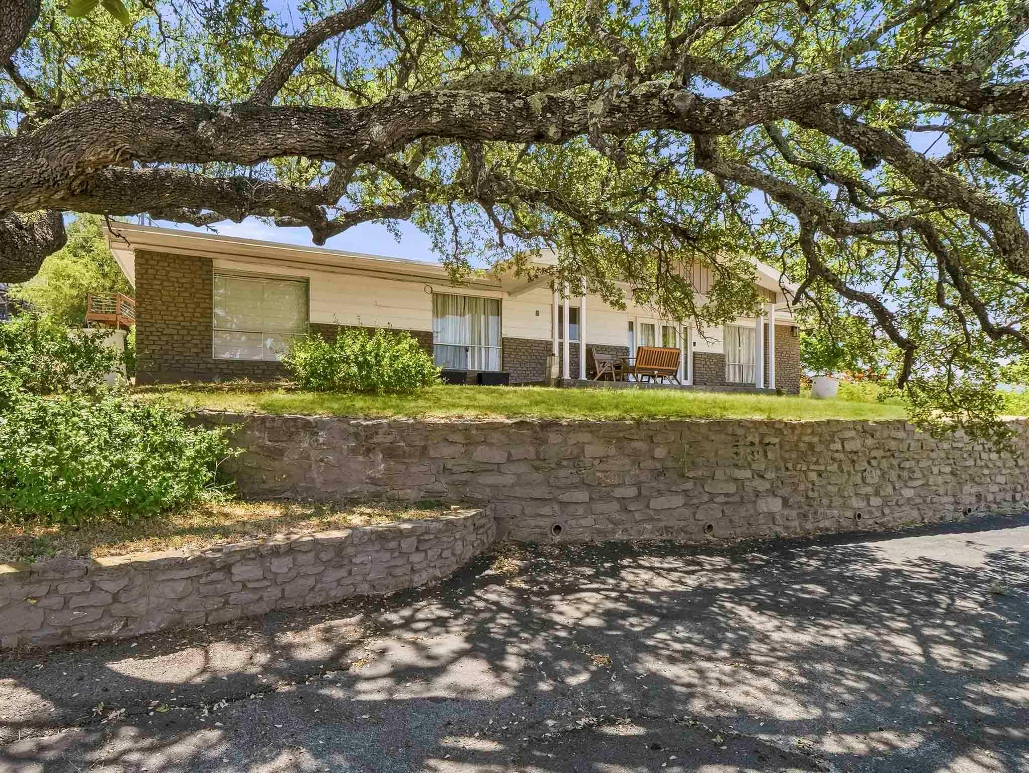 131 Dukes DR, Cottonwood Shores, TX 78657