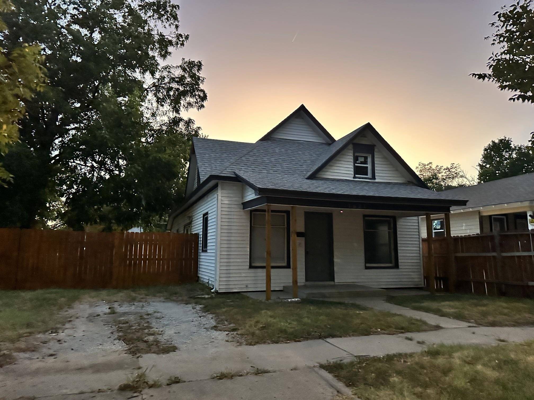 1621 S Waco, Wichita, KS 67213