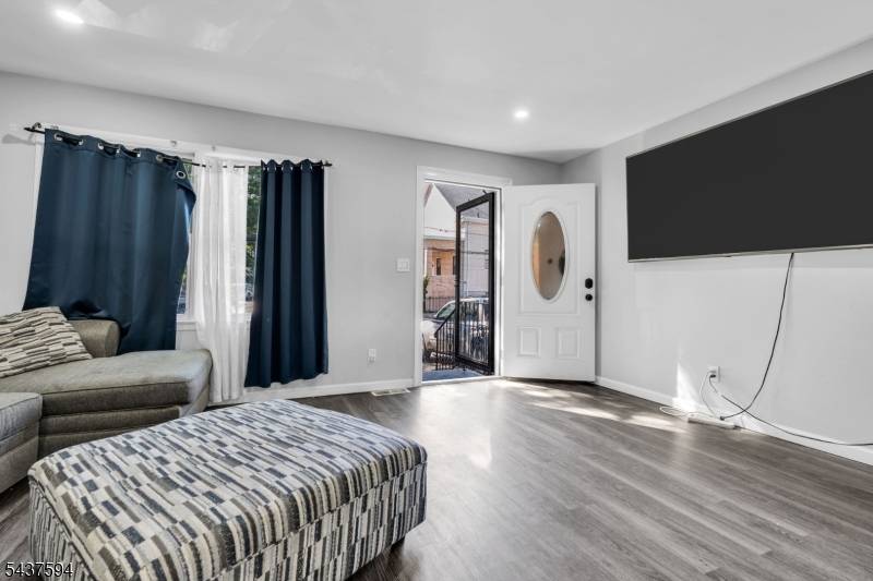 88 N 2nd St, Paterson City, NJ 07522