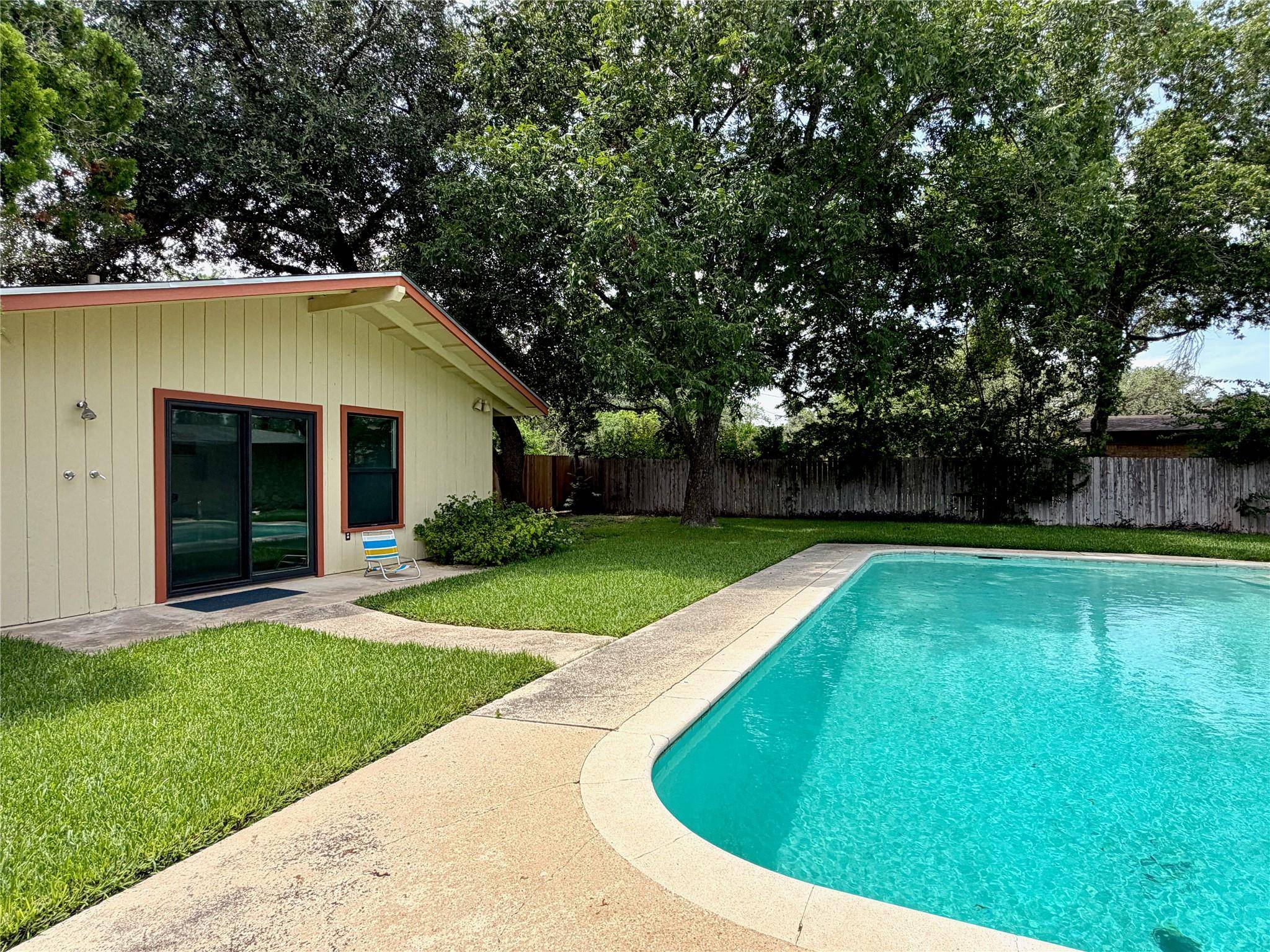 141 Oaklane DR, Universal City, TX 78148