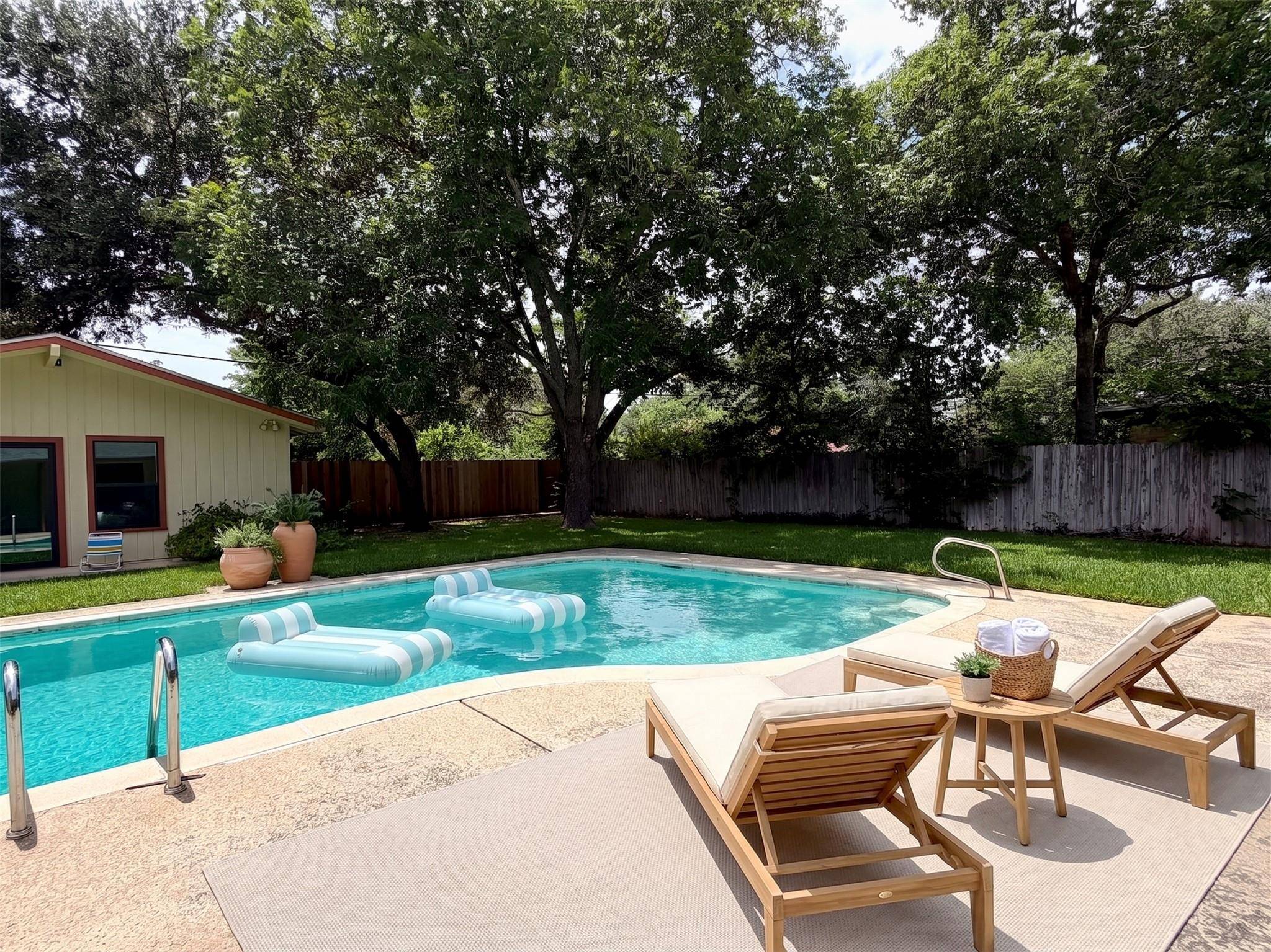 141 Oaklane DR, Universal City, TX 78148