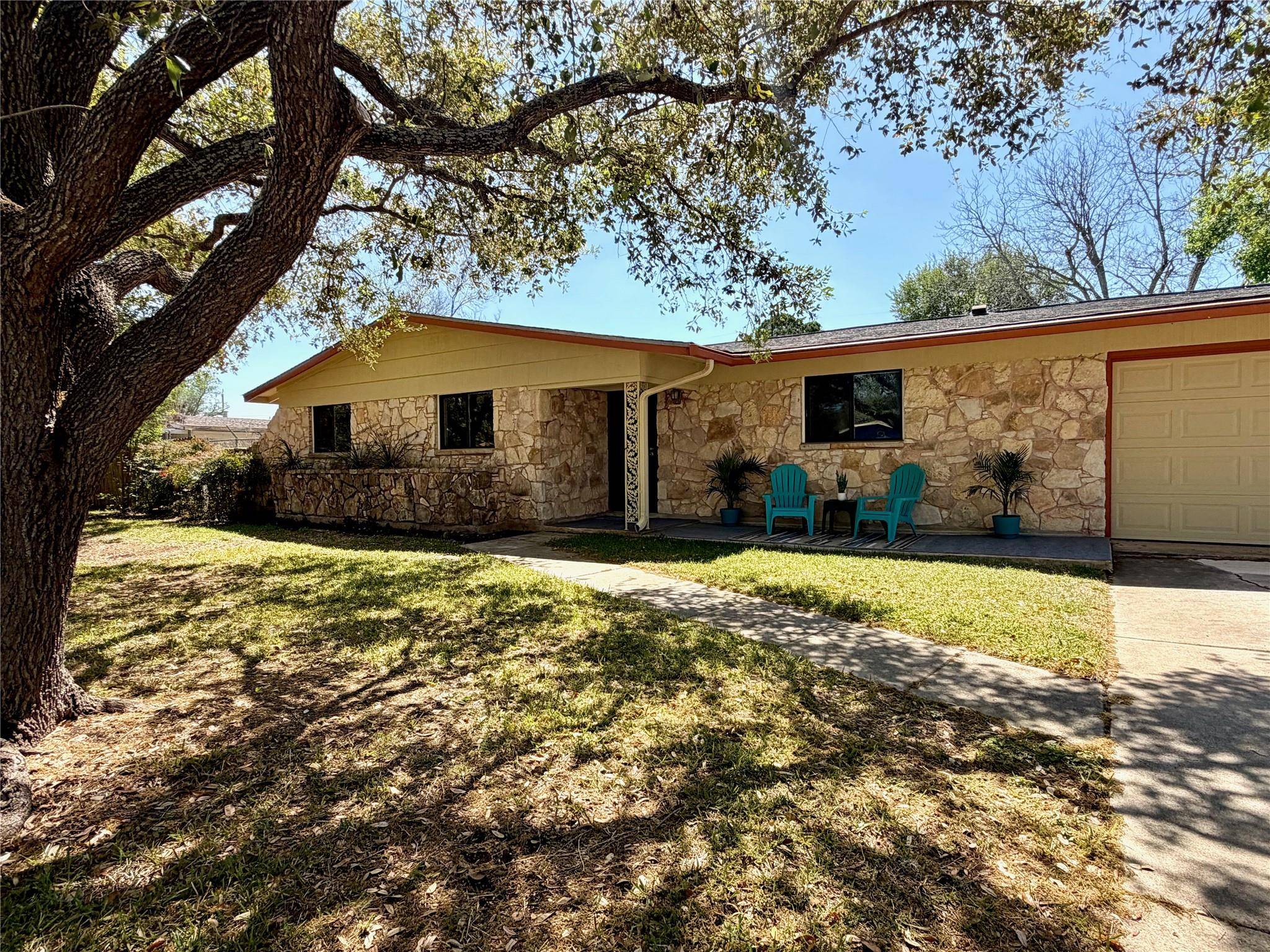 141 Oaklane DR, Universal City, TX 78148