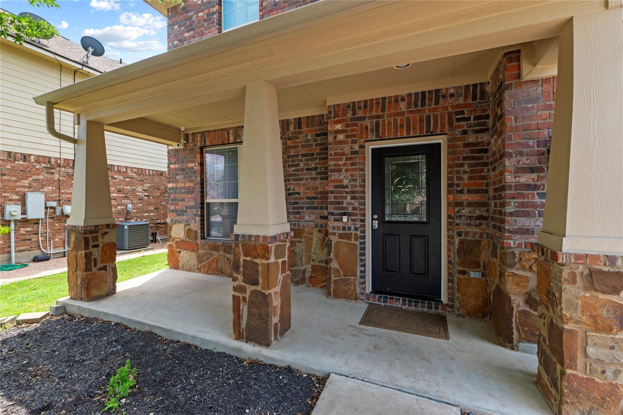 117 Emory Fields DR, Hutto, TX 78634