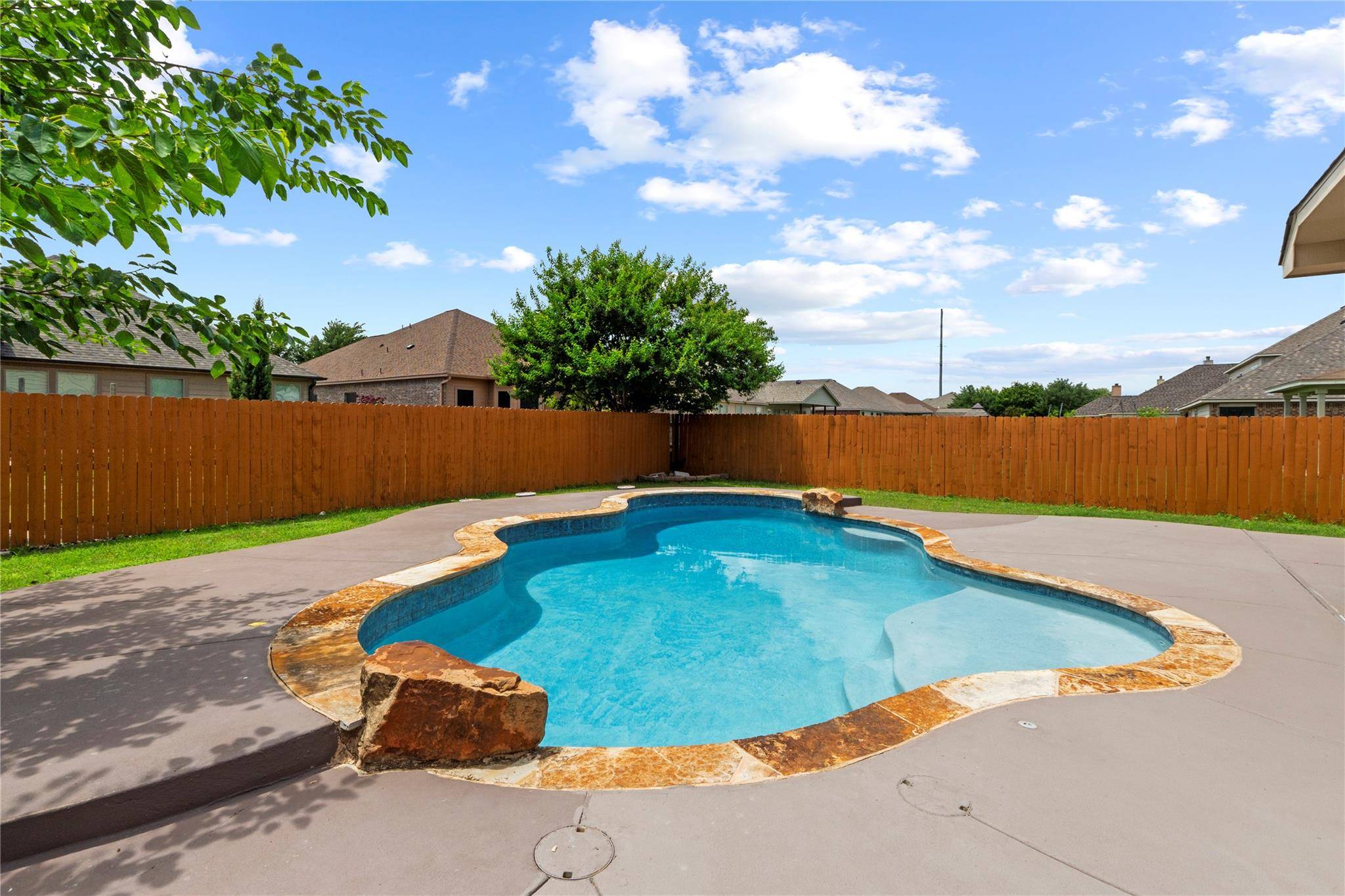 117 Emory Fields DR, Hutto, TX 78634