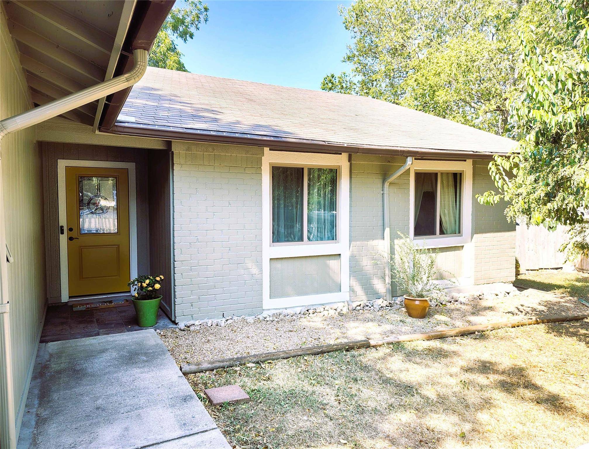2423 Village WALK, Austin, TX 78744