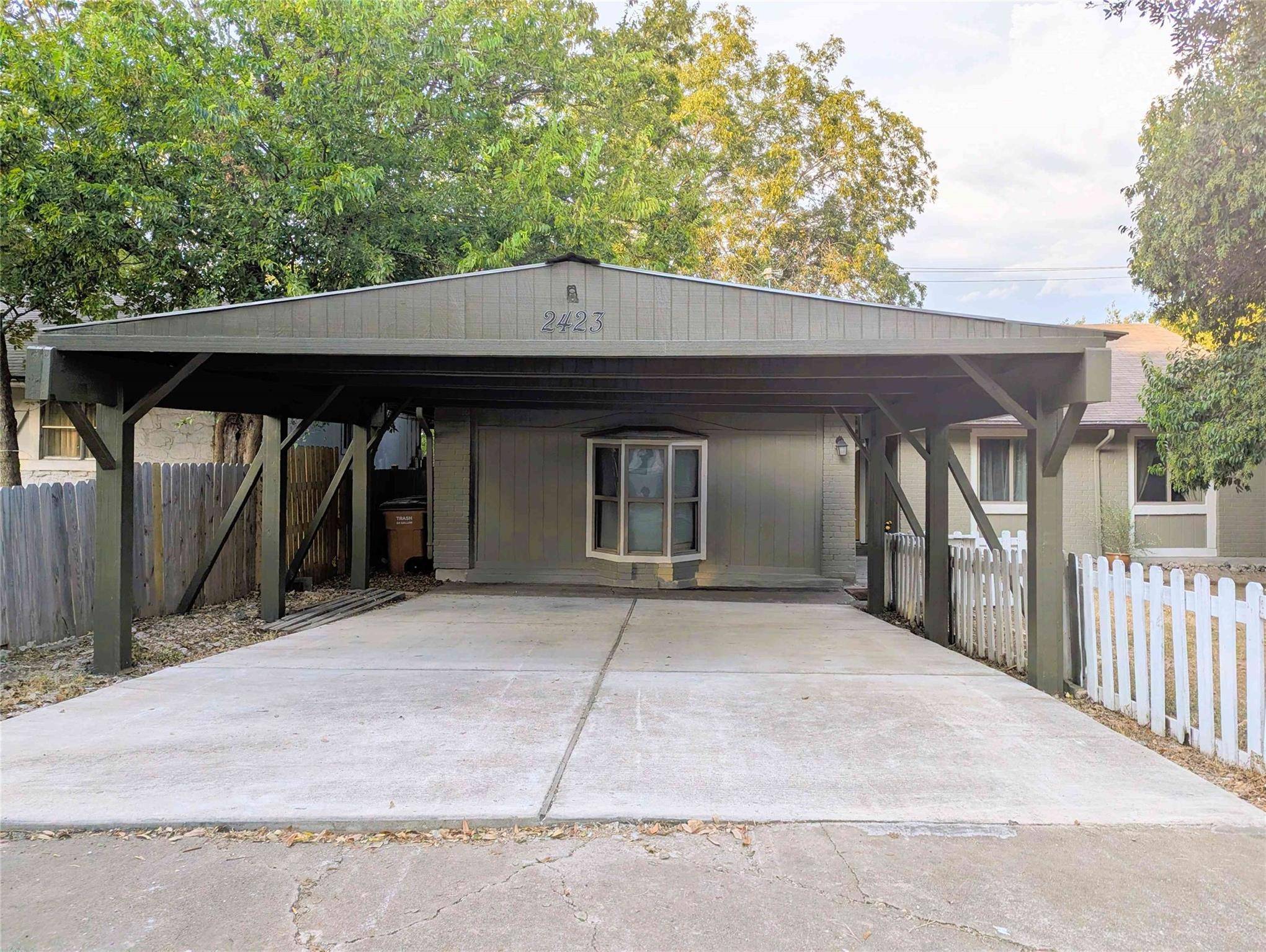 2423 Village WALK, Austin, TX 78744