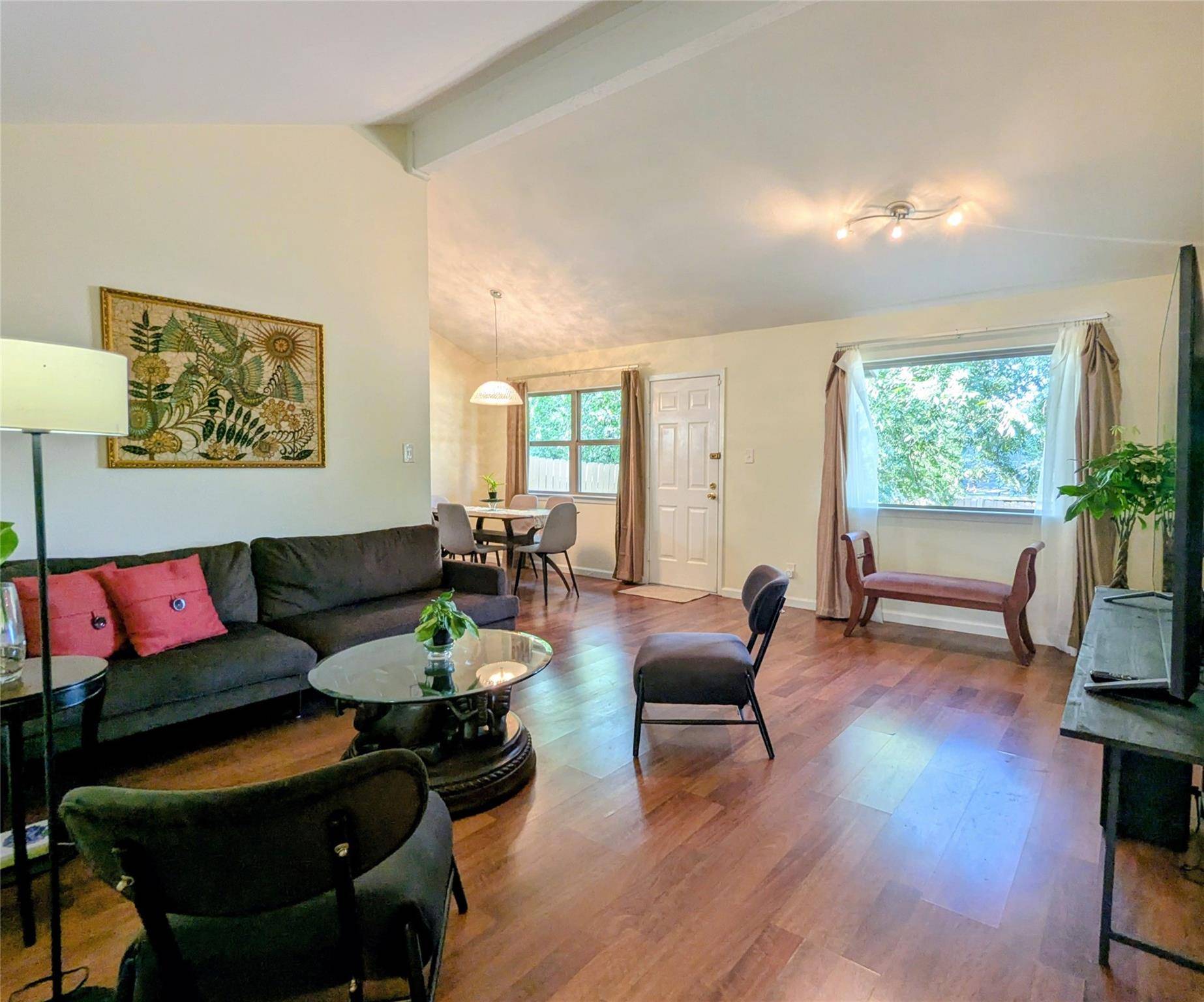 2423 Village WALK, Austin, TX 78744