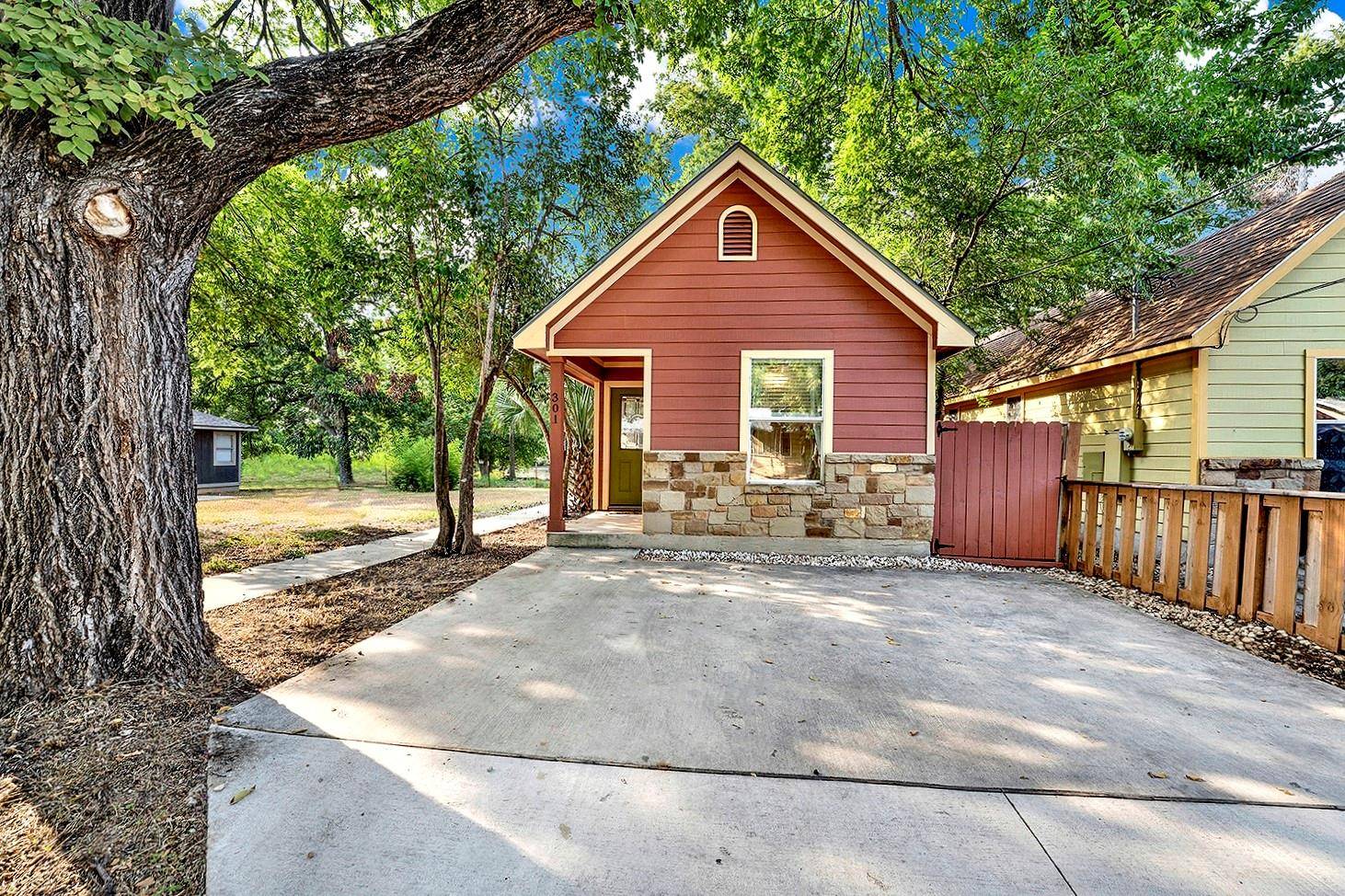 301 Armstrong ST, San Marcos, TX 78666