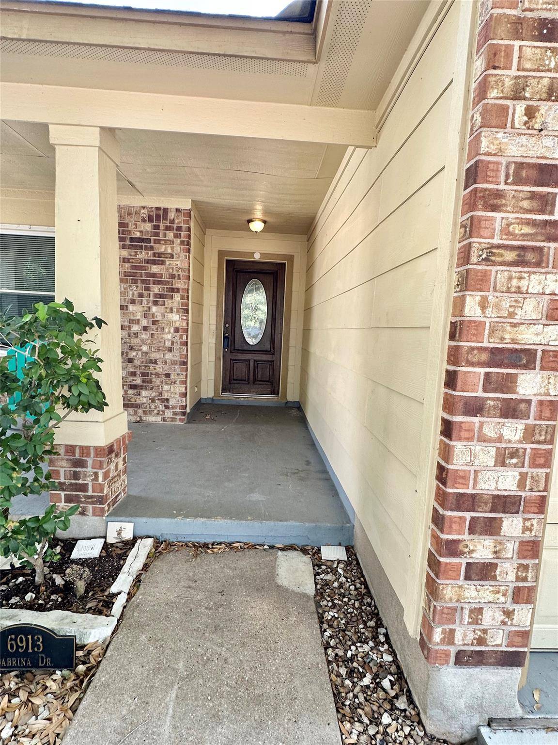 6913 Sabrina DR, Austin, TX 78747