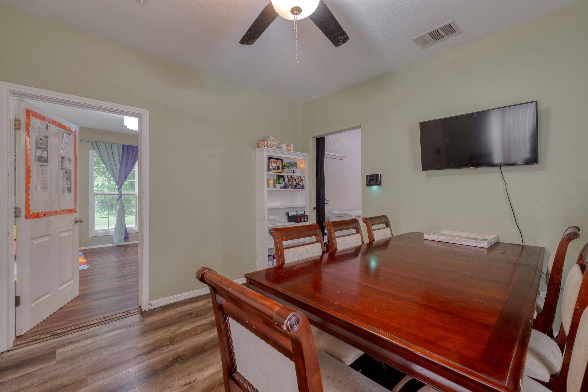920 Washburn ST, Taylor, TX 76574