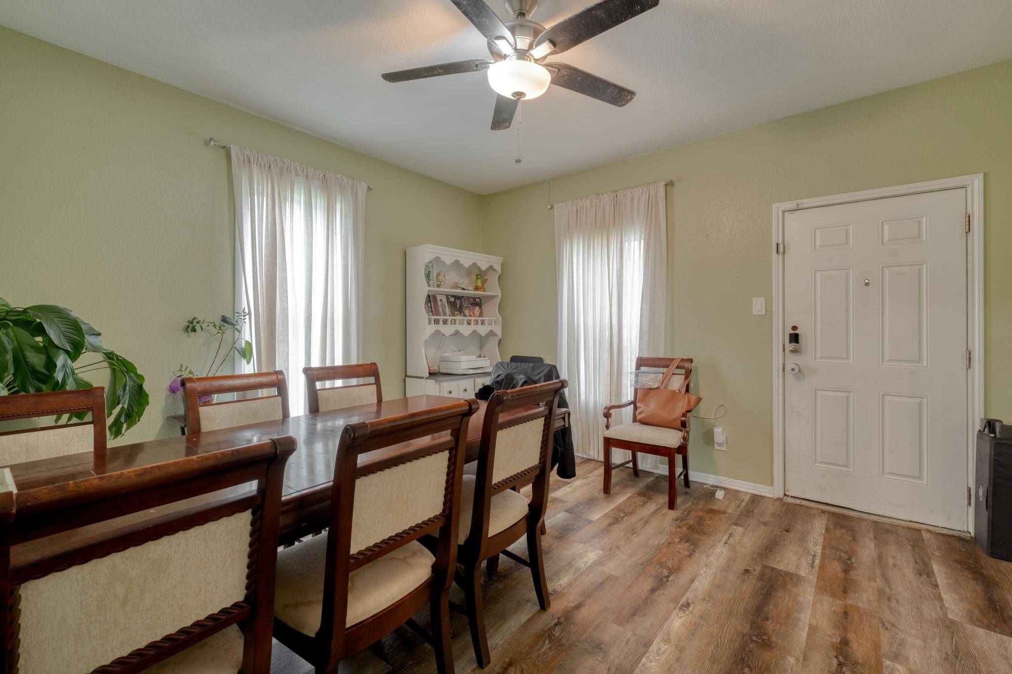 920 Washburn ST, Taylor, TX 76574