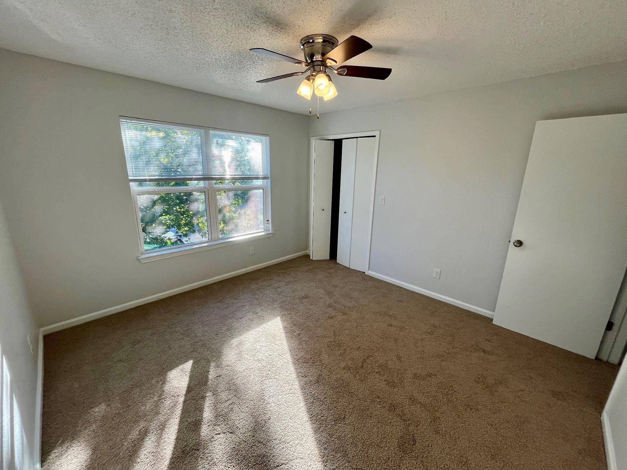 122 Hillside DR, Elgin, TX 78621