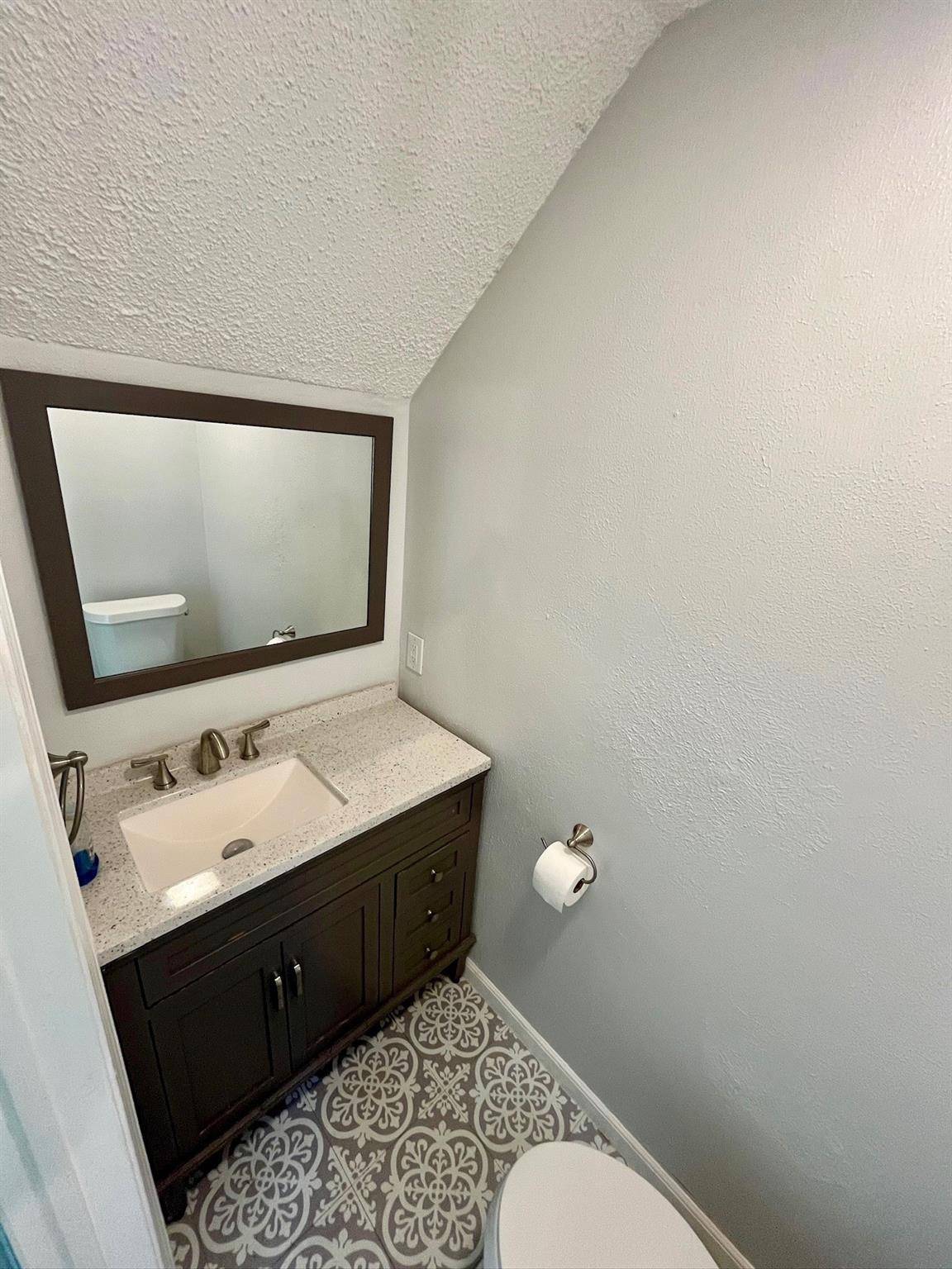 122 Hillside DR, Elgin, TX 78621