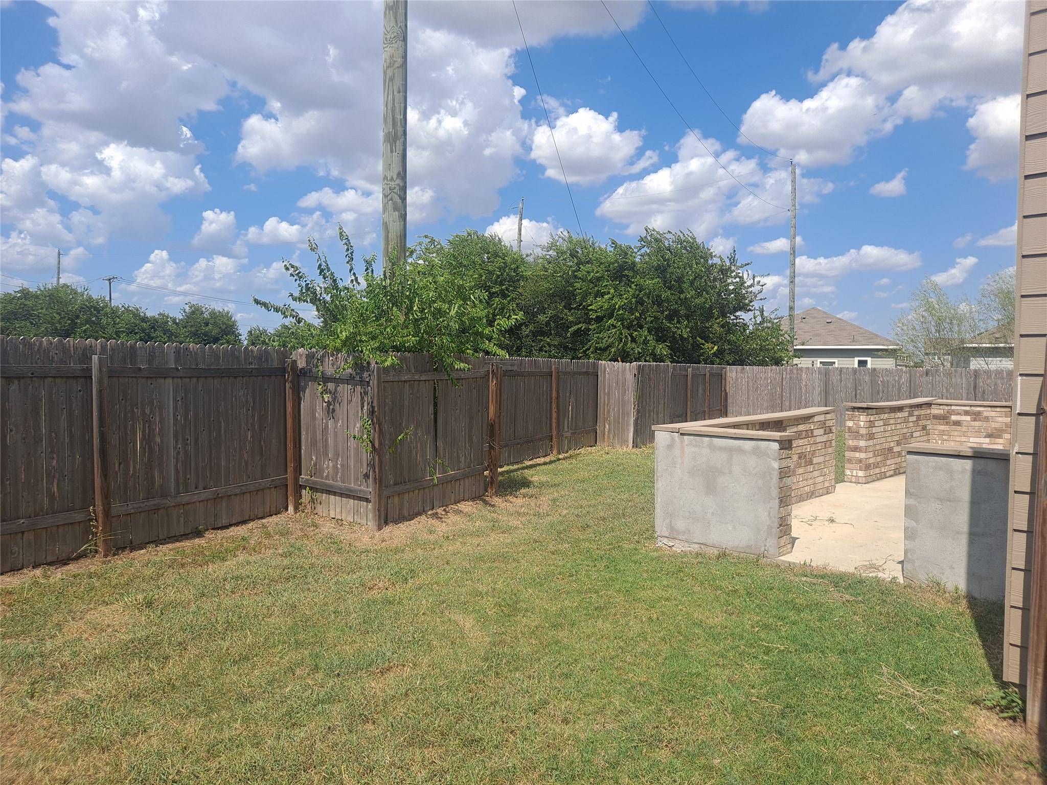 225 Rainey DR, Jarrell, TX 76537