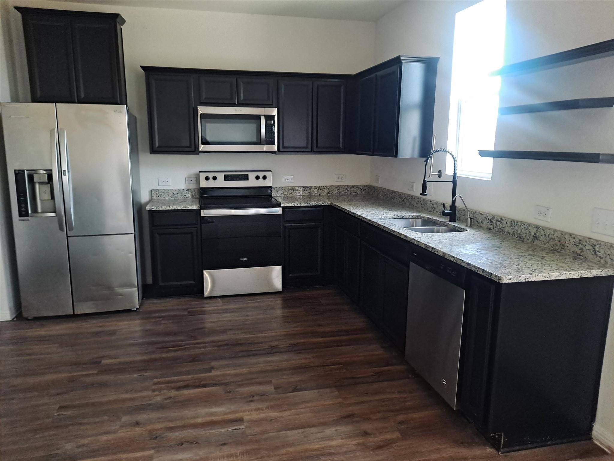 225 Rainey DR, Jarrell, TX 76537