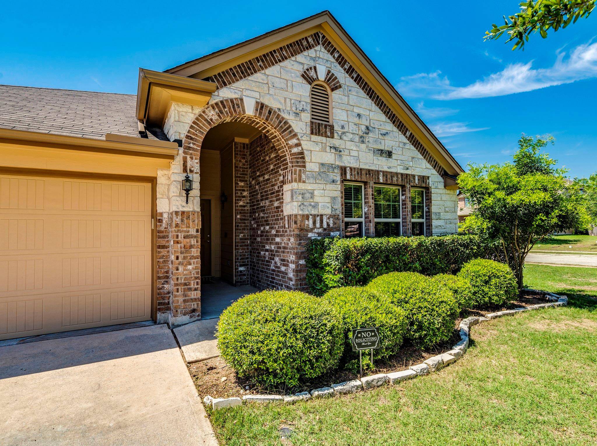 101 Beargrass DR, Kyle, TX 78640