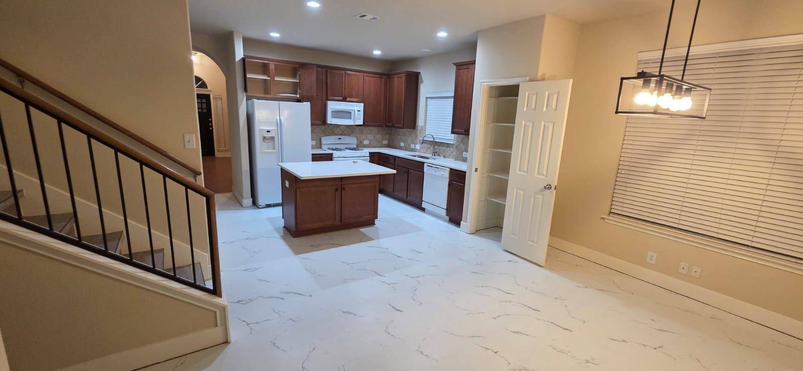 8600 Wood Stork DR #373, Austin, TX 78729