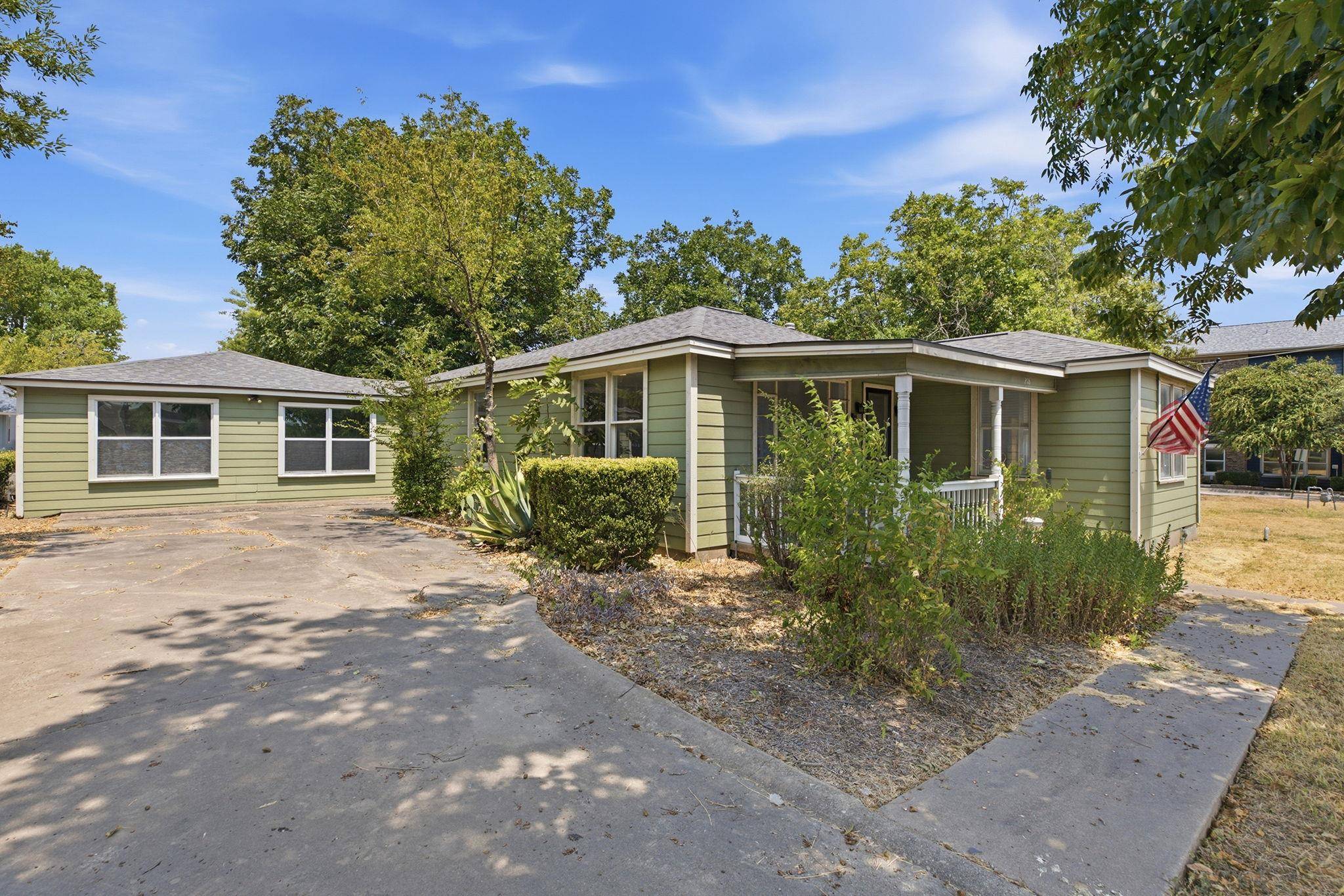 208 Highway 79, Hutto, TX 78634