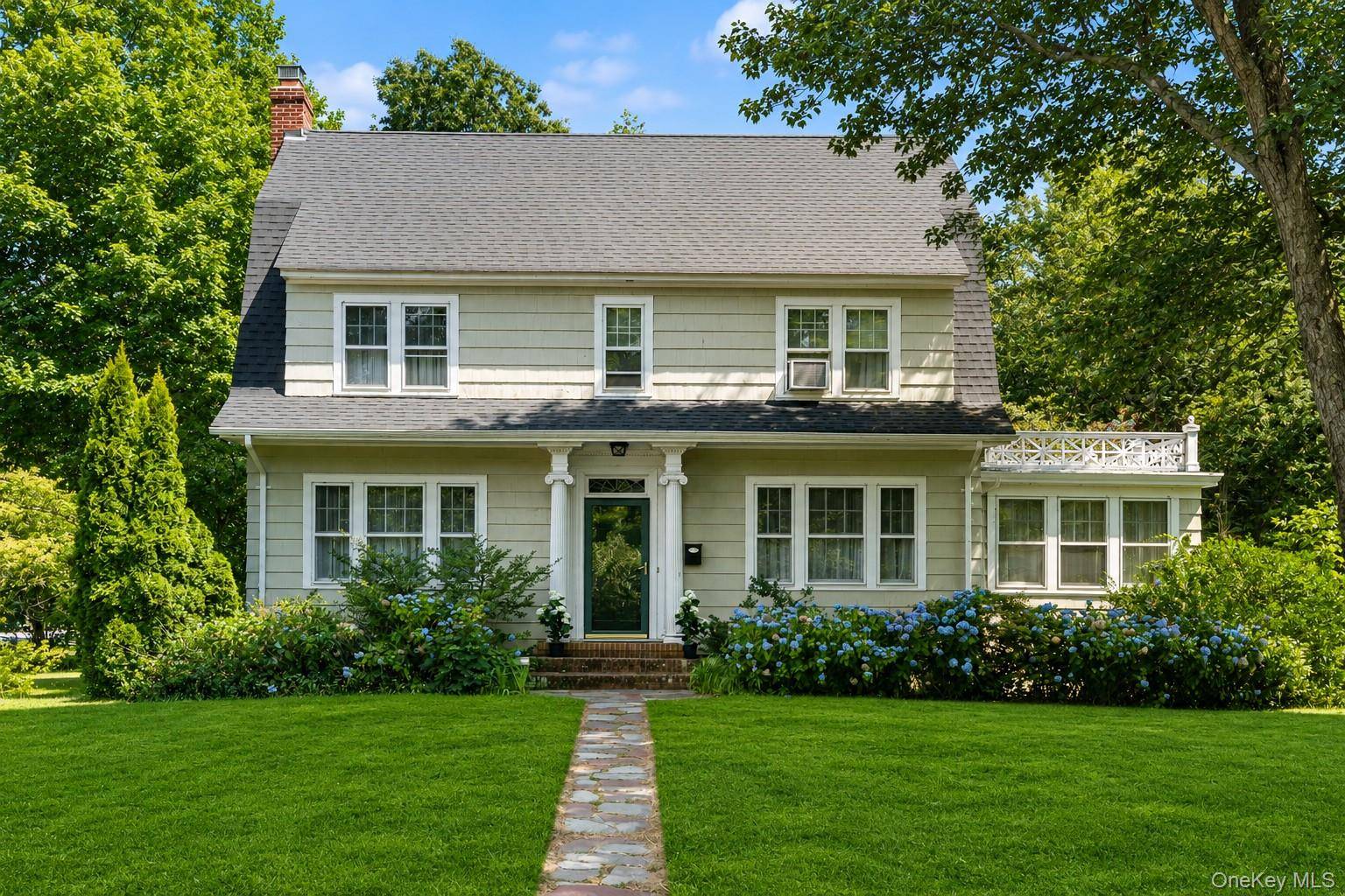 1 S Lakeview AVE, Brightwaters, NY 11718