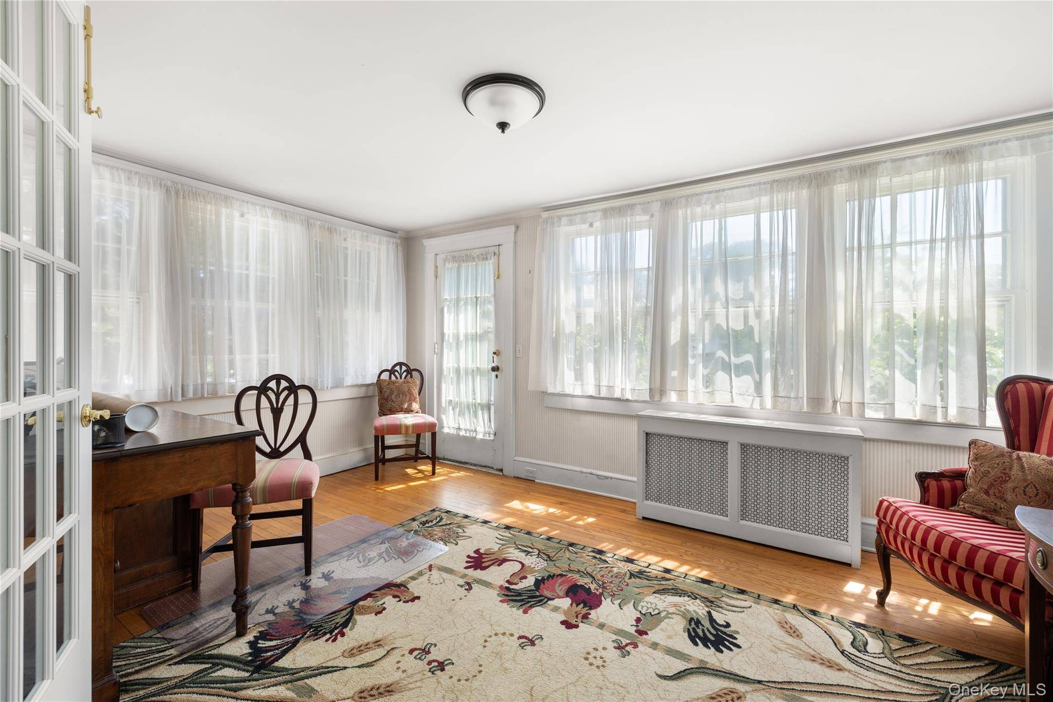 1 S Lakeview AVE, Brightwaters, NY 11718