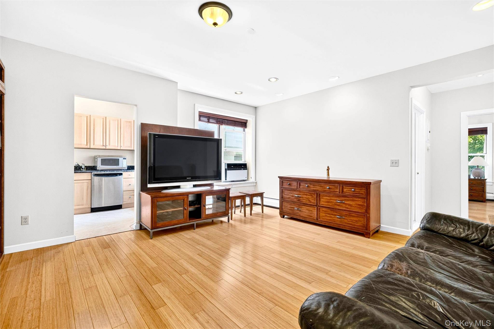 85 Bronx River RD #4A, Yonkers, NY 10704