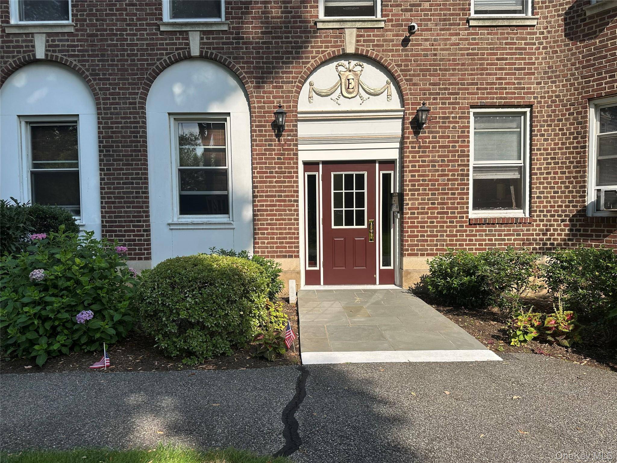 445 Gramatan AVE #EB1, Fleetwood, NY 10552