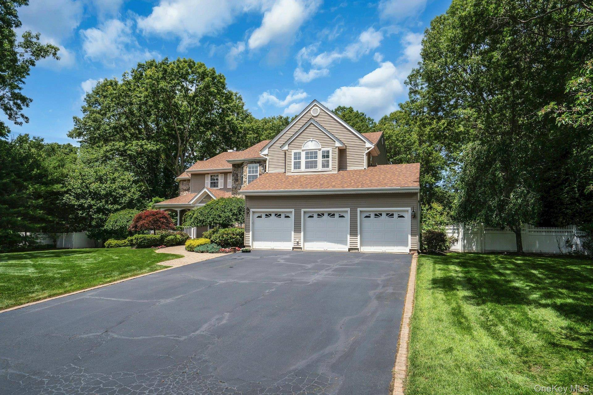 7 Dorm CT, East Setauket, NY 11733