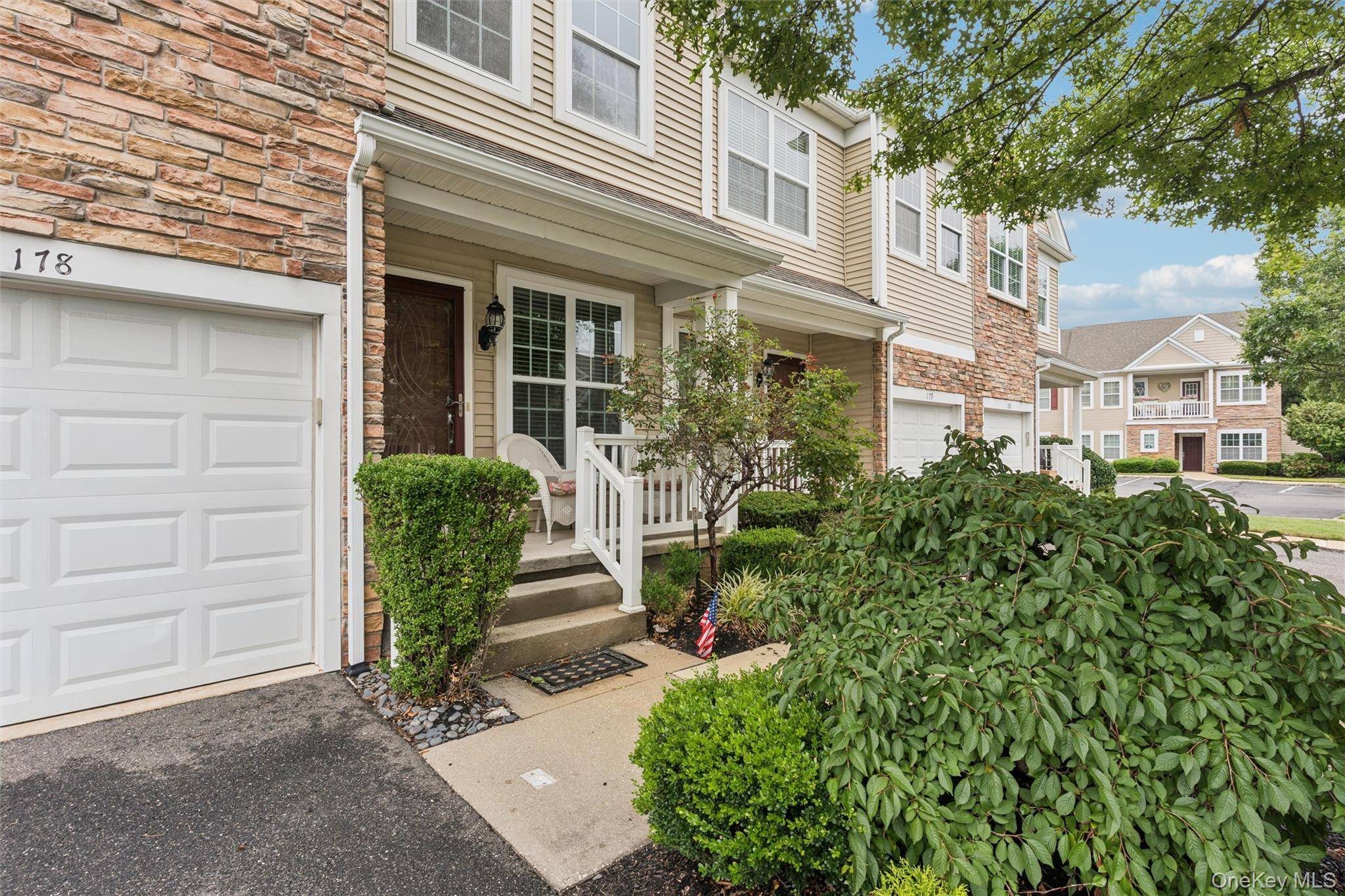 178 Southampton DR, Massapequa, NY 11758