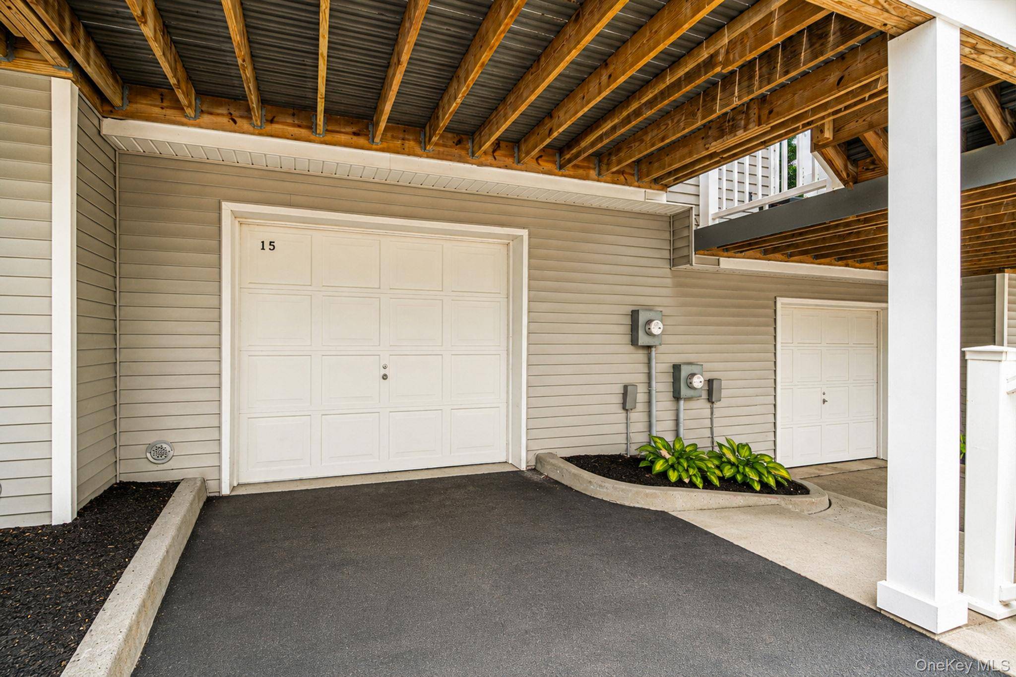 15 Leeward LN #15, Port Jefferson, NY 11777