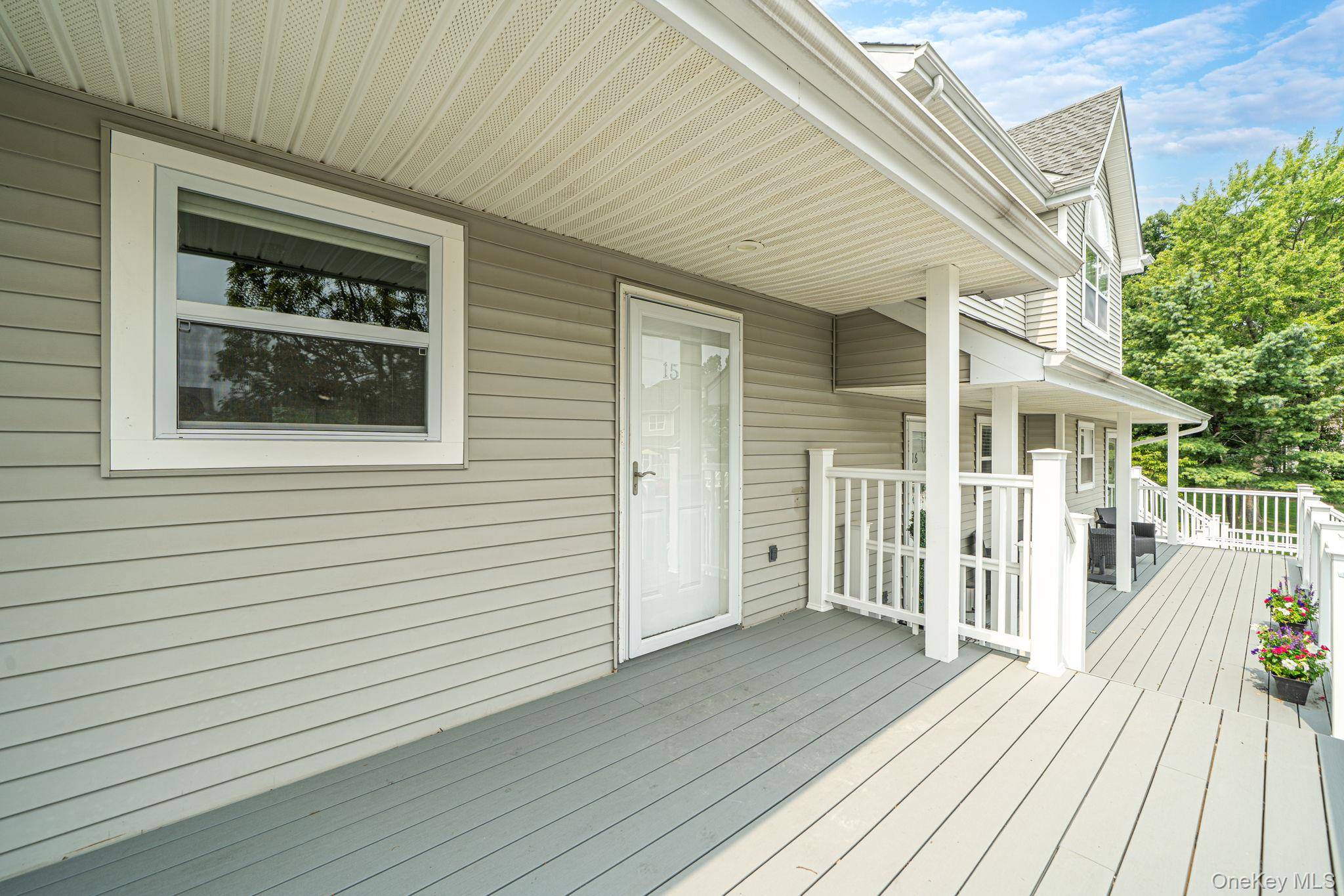 15 Leeward LN #15, Port Jefferson, NY 11777