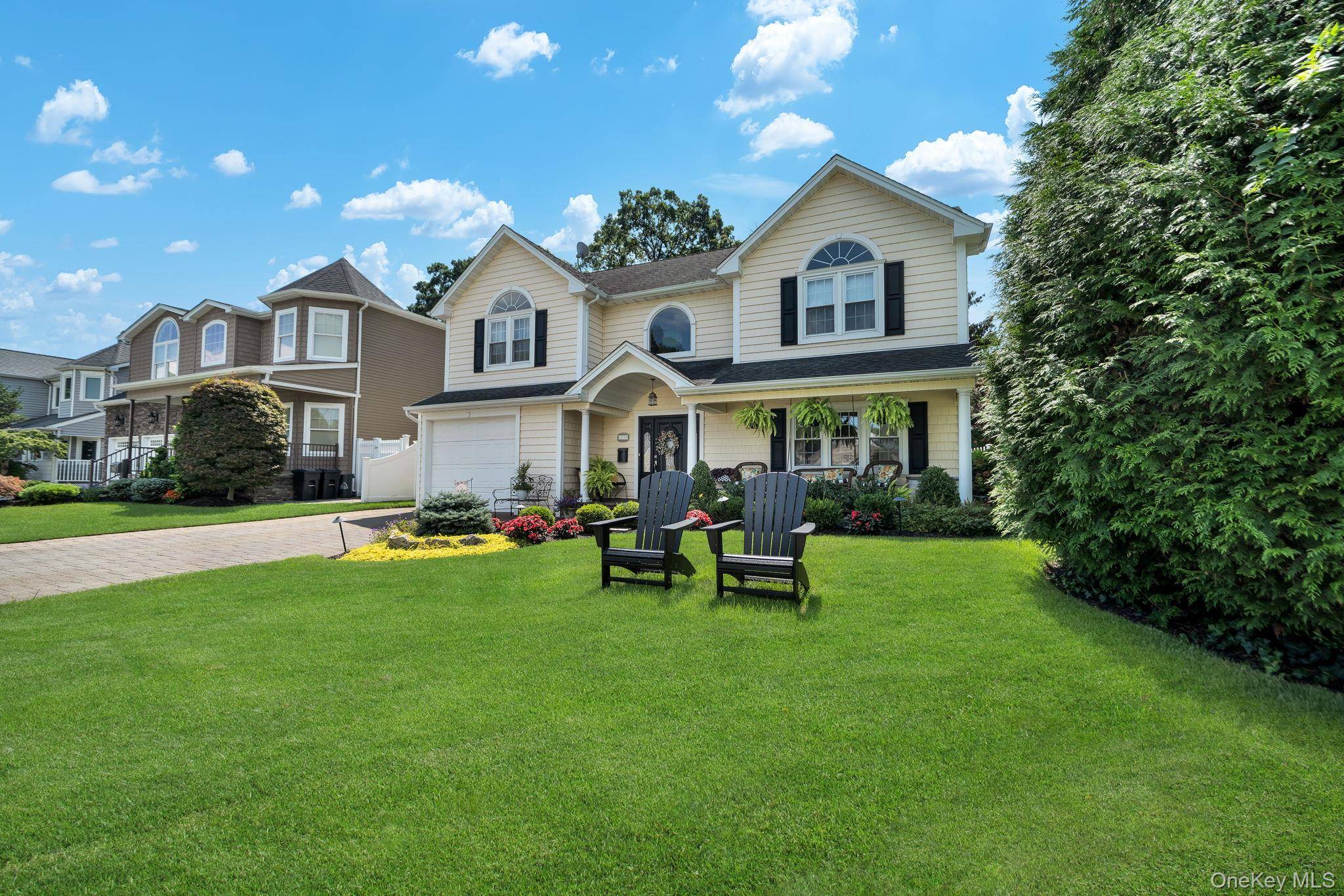 1836 Gardenia AVE, Merrick, NY 11566