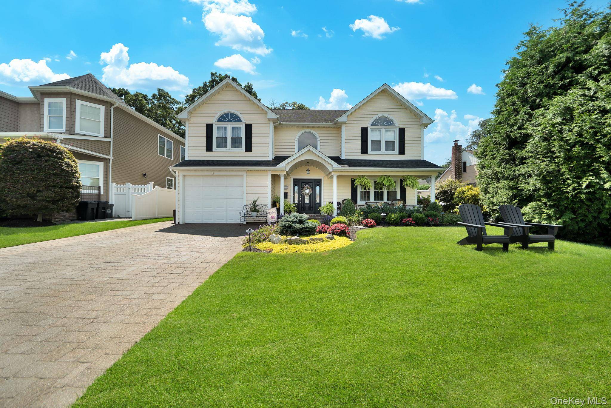 1836 Gardenia AVE, Merrick, NY 11566