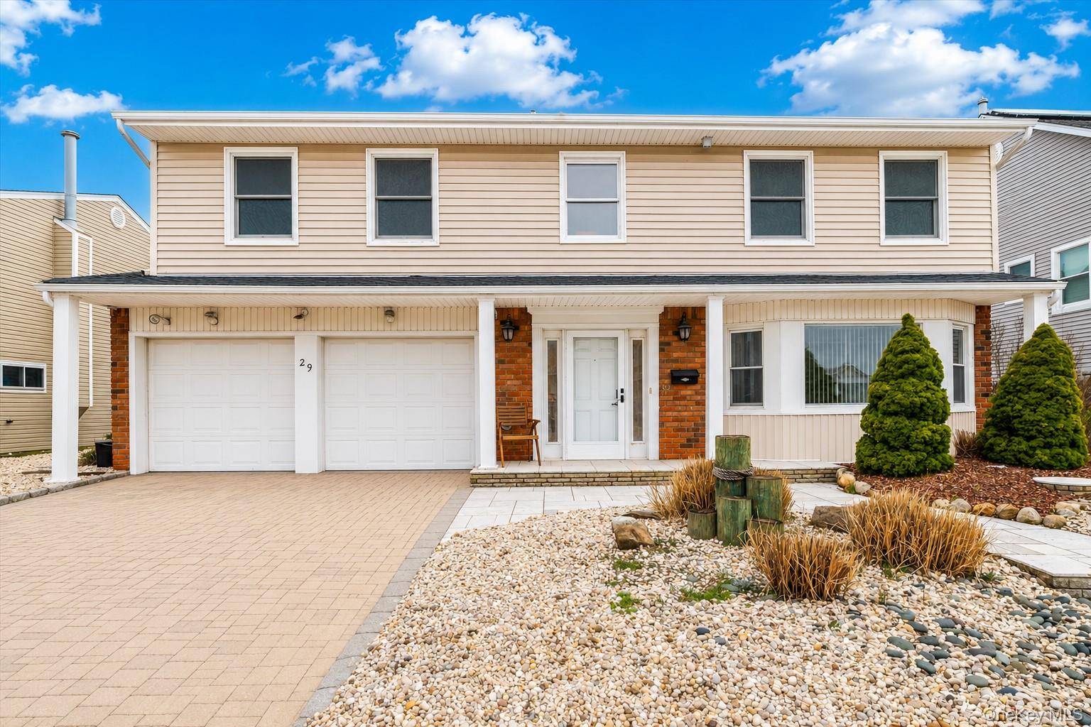 29 Donna LN, Lido Beach, NY 11561