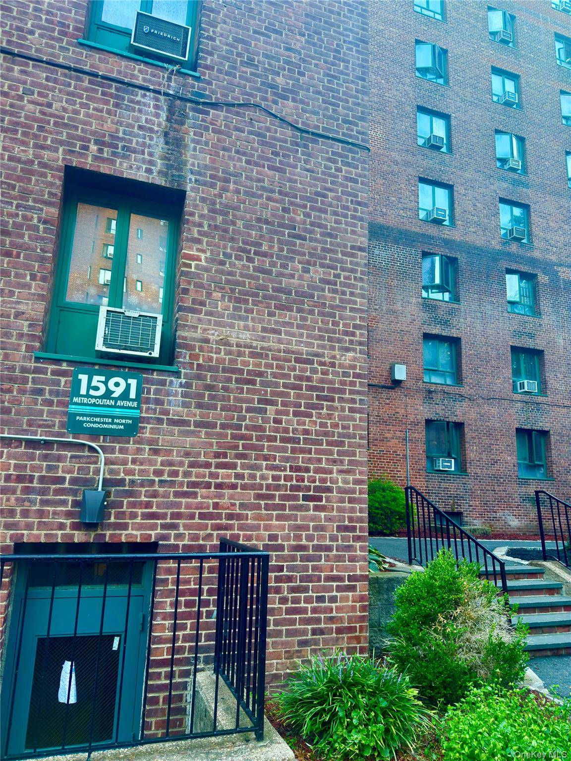 1591 Metropolitan AVE #5C, Bronx, NY 10462