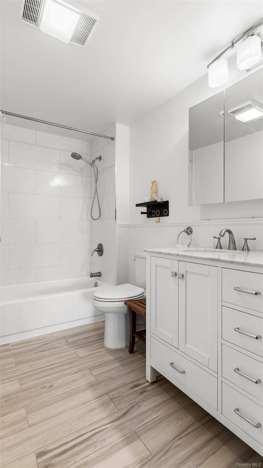 1376 Midland AVE #404, Bronxville, NY 10708