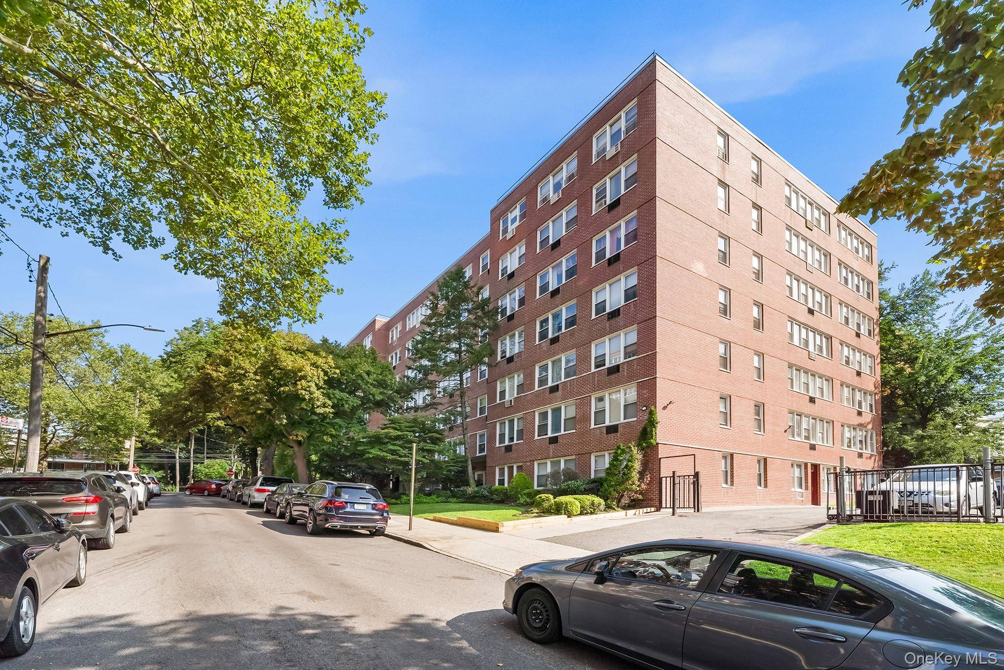 87-15 165th ST #5E, Jamaica, NY 11432