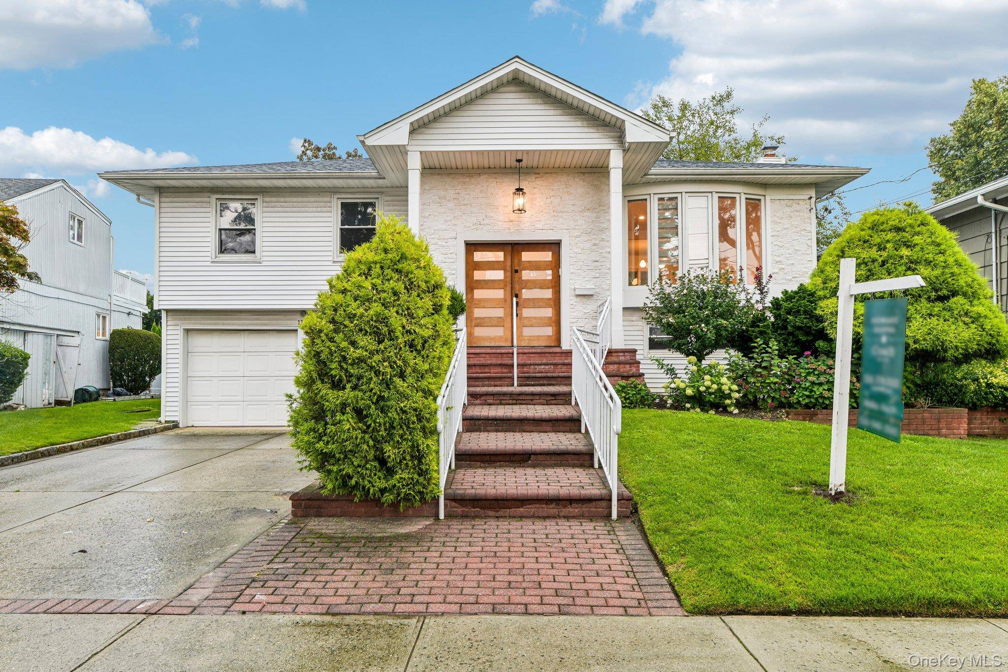 1114 Fordham LN, Woodmere, NY 11598