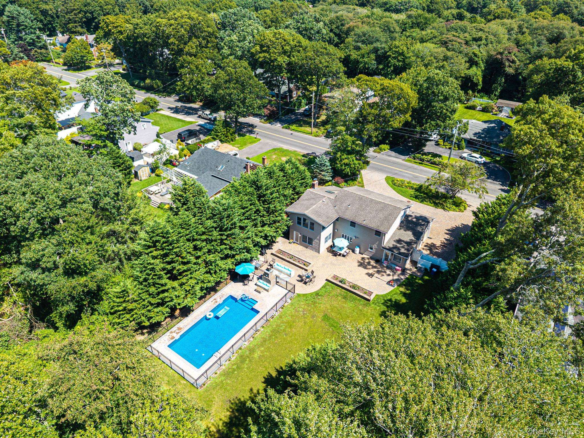 136 Vanderbilt BLVD, Oakdale, NY 11769