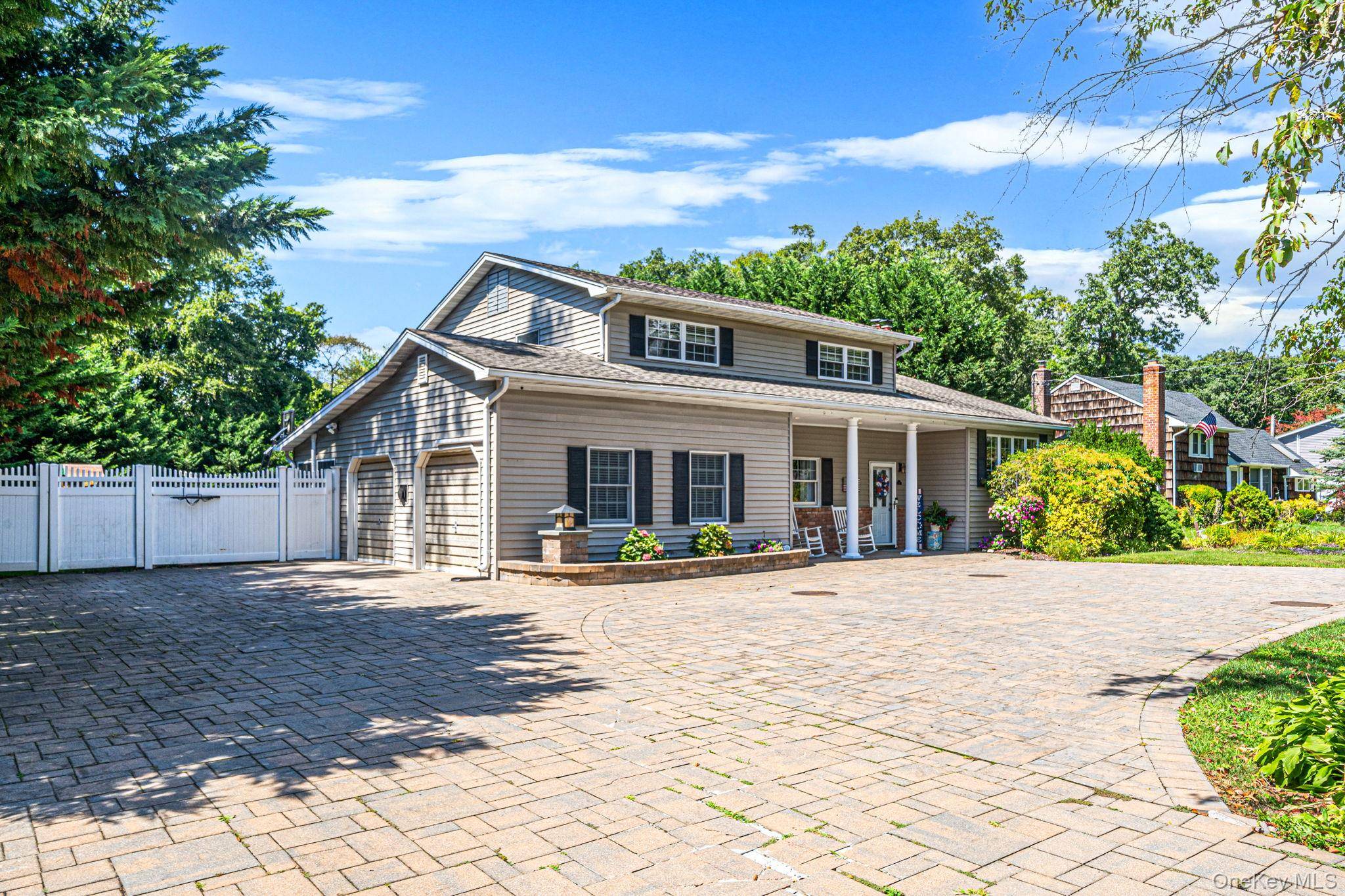 136 Vanderbilt BLVD, Oakdale, NY 11769