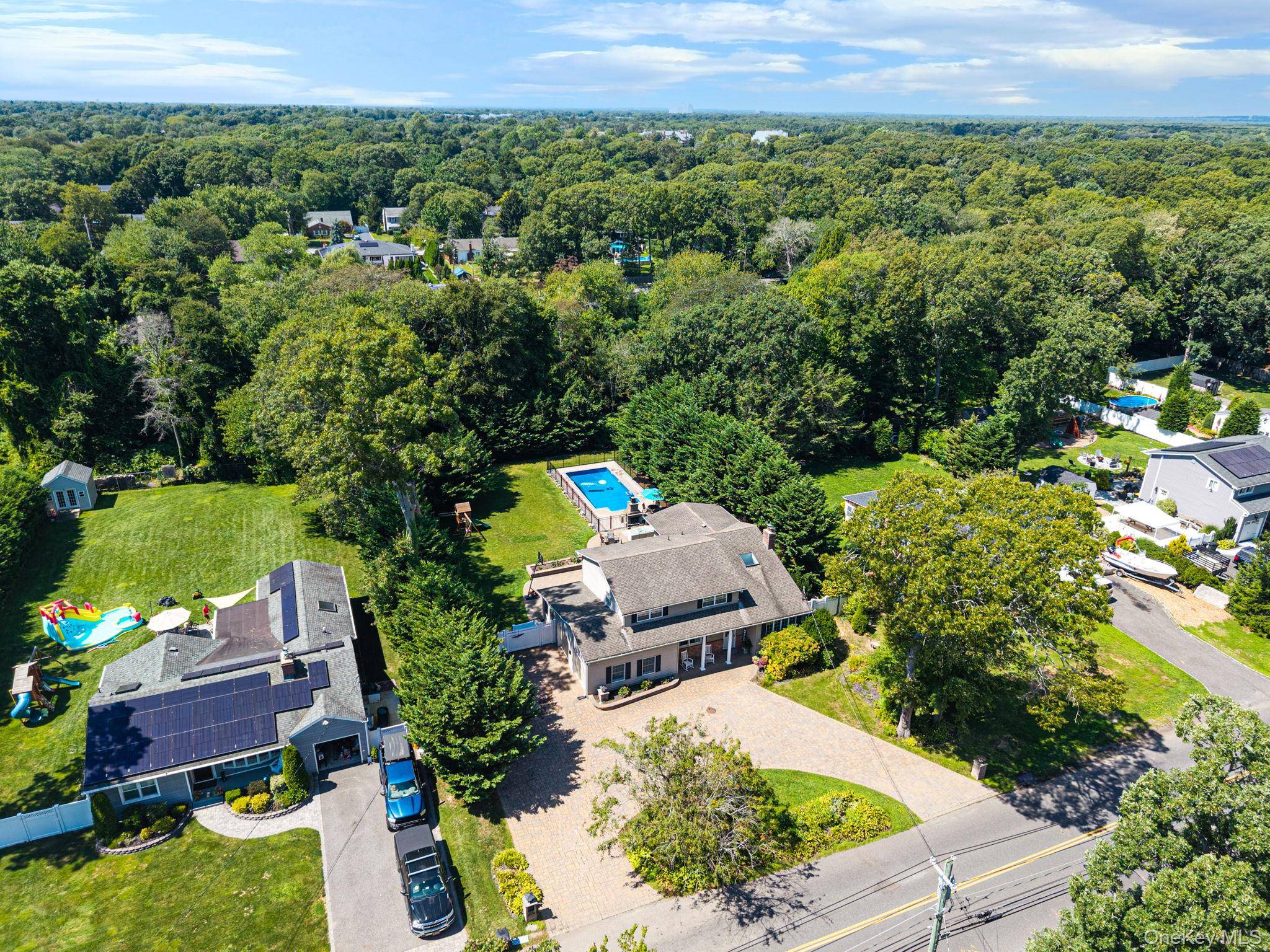 136 Vanderbilt BLVD, Oakdale, NY 11769