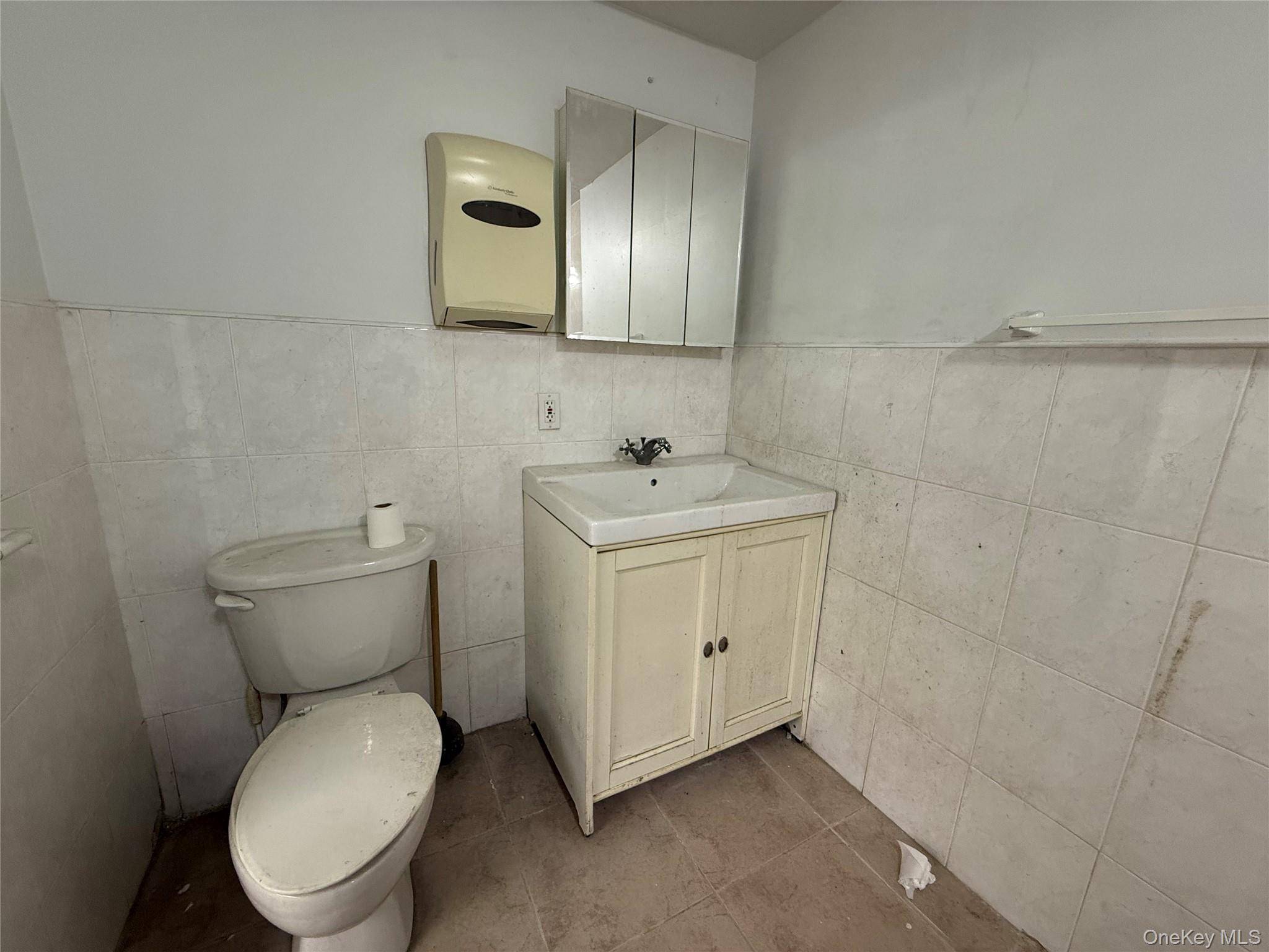 35-50 92 ST, Jackson Heights, NY 11372