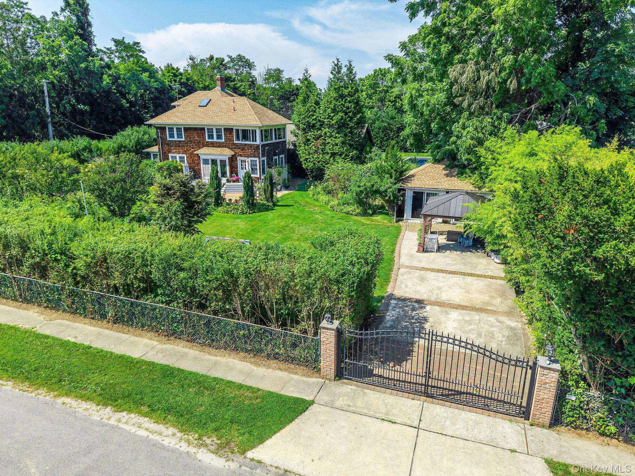 1025 9th ST, Greenport, NY 11944