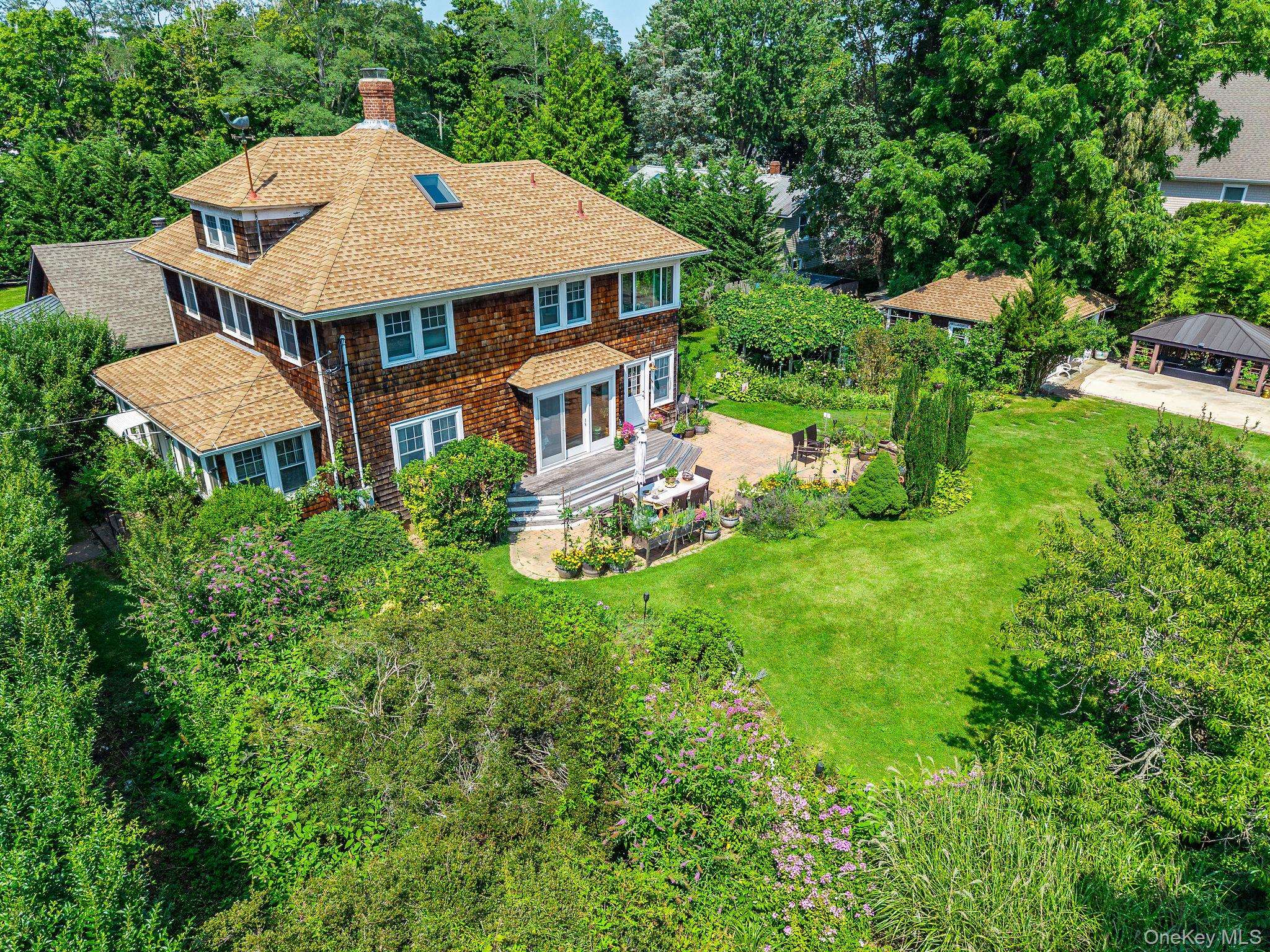 1025 9th ST, Greenport, NY 11944