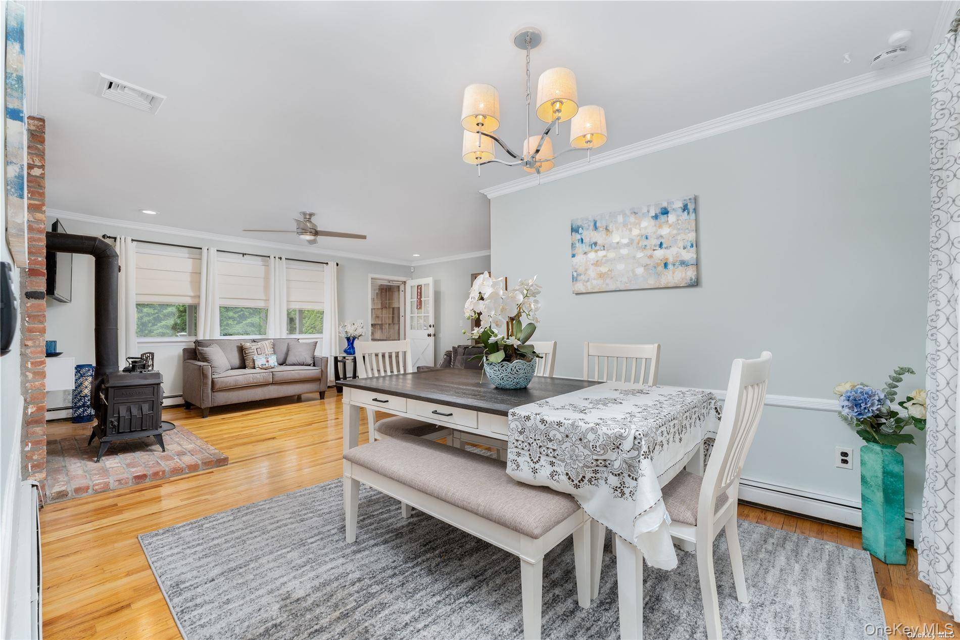 8 Wakeman CT, Hampton Bays, NY 11946