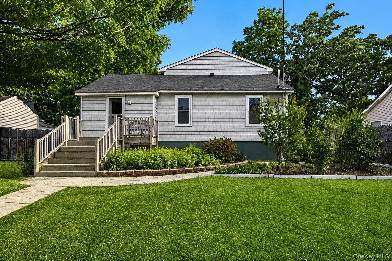 11 Jefferson AVE, Wyandanch, NY 11798