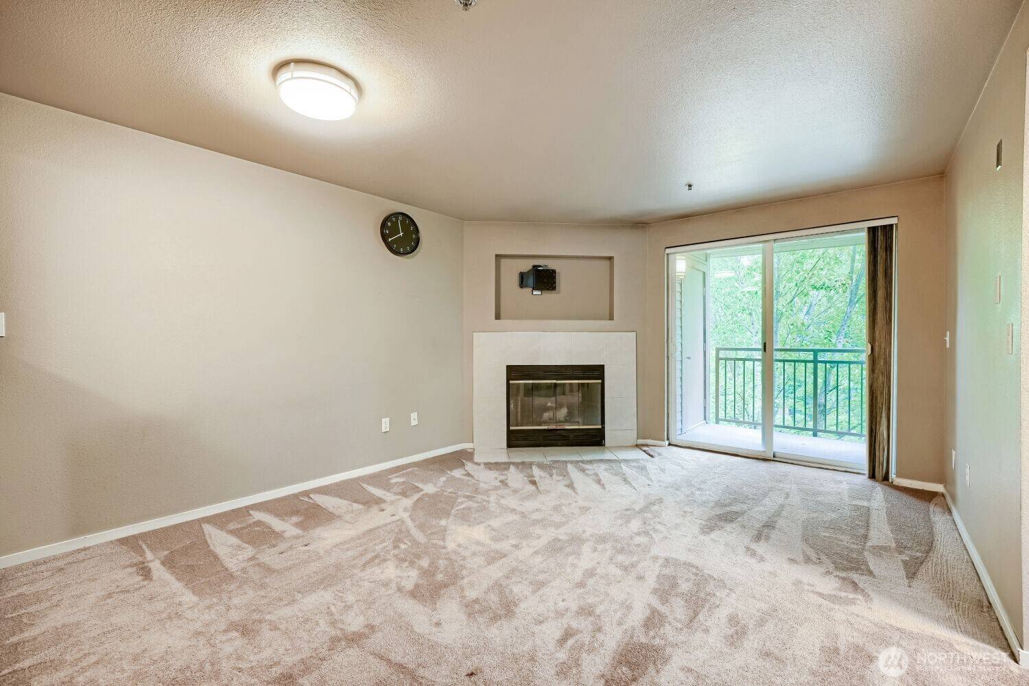 8745 Greenwood AVE N #409, Seattle, WA 98103